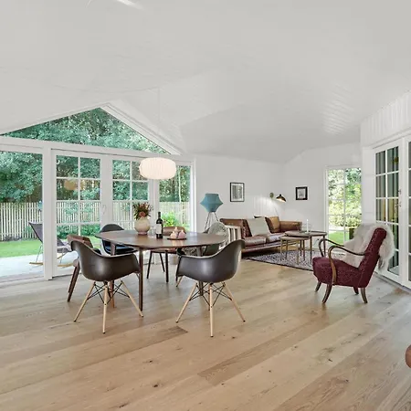 Gorgeous In With Kitchen Holiday home