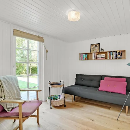 Gorgeous In With Kitchen Holiday home *