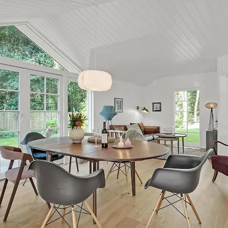 Holiday home Gorgeous In With Kitchen