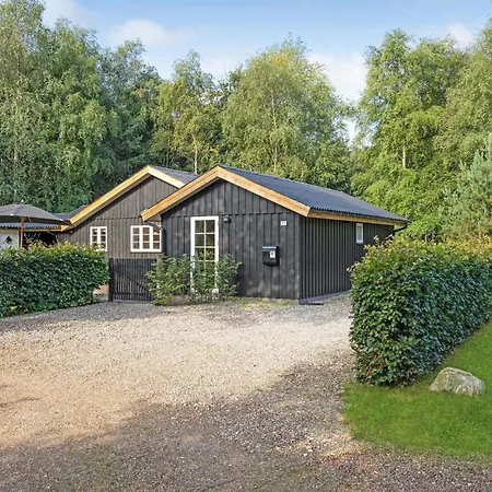 Gorgeous In With Kitchen Holiday home